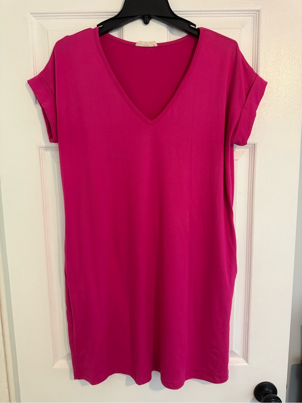 entro Hot Pink V‑Neck Midi Dress